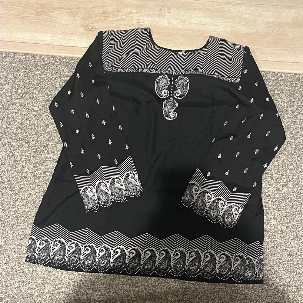 Black and White Paisley Women's Top